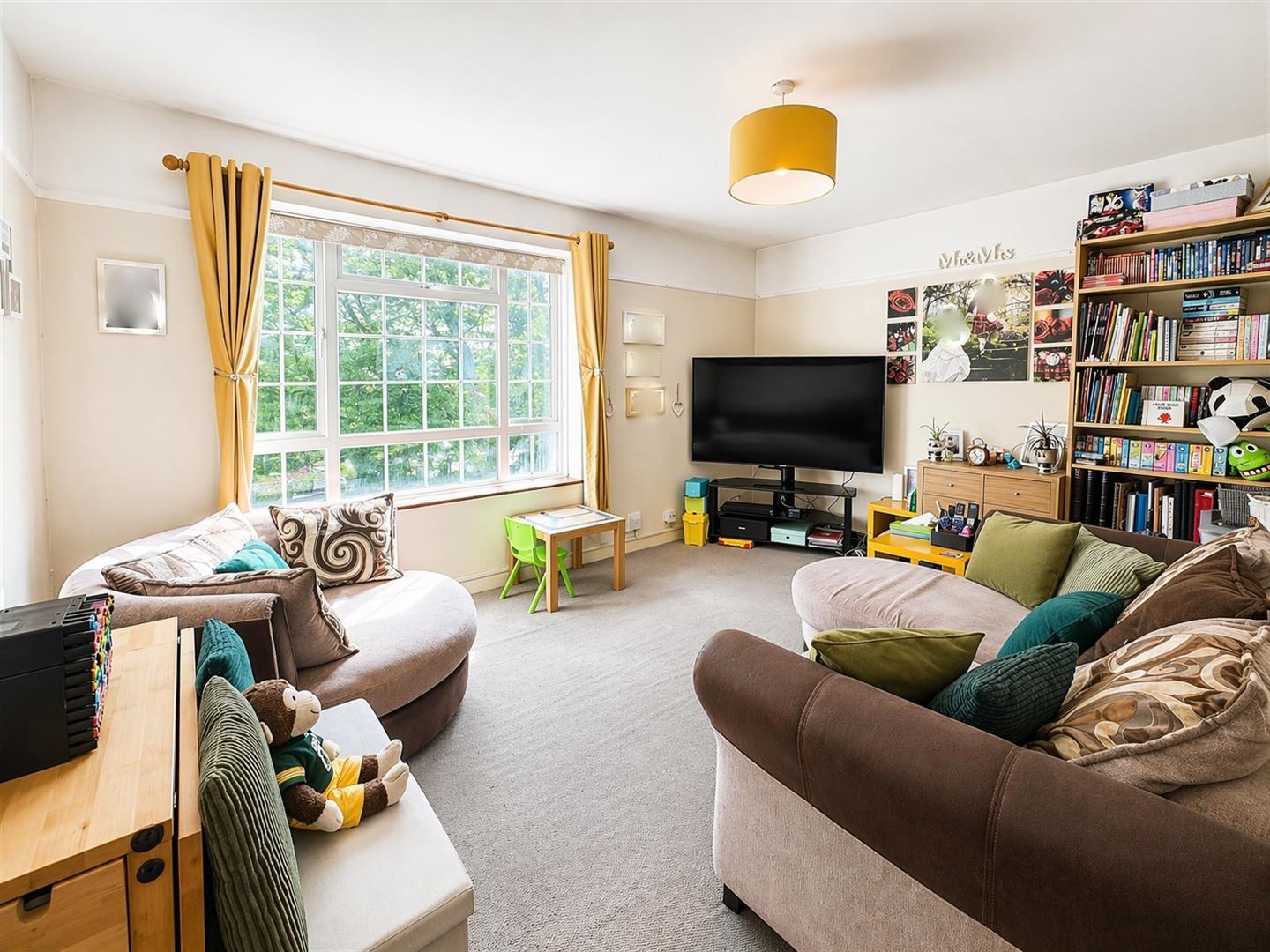 3 bed property in Cheam Village, Cheam, Sutton